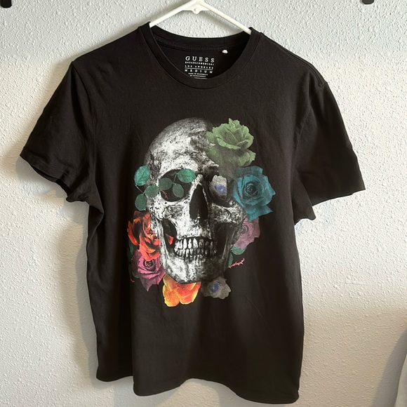 Graphic Tee size medium - Picture 1 of 4